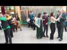 VIDEO. Les aînés guinchent avec des élèves du lycée Mandela à Nantes