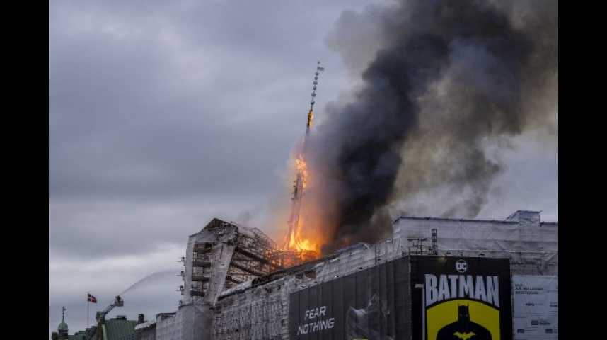 International: "C'est notre Notre-Dame", les Danois face à l'incendie de la Bourse