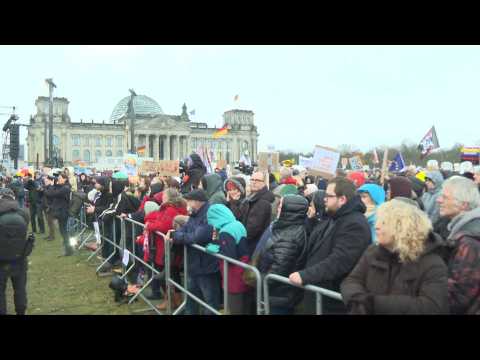 Thousands gather outside German Reichstag in opposition to far-right