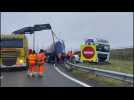Calais : un poids lourd se couche sur l'A16