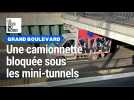 Marcq-en-BarSul: une camionnette bloquée sous les minitunnels
