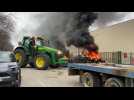 Colère des agriculteurs :incendie devant la centrale Auchan