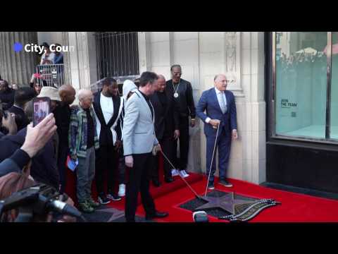 VIDEO : Le rappeur amricain Dr. Dre reoit l'toile du Hollywood Walk of Fame