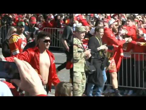Fans cheer Mahomes, Kelce and the rest of Kansas City Chiefs at the Super Bowl victory parade