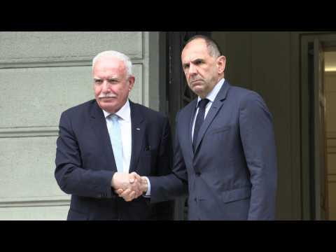 Palestinian FM al-Maliki welcomed by Greek counterpart Gerapetritis