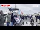 À Saint-Malo, une chaîne humaine contre la pêche industrielle