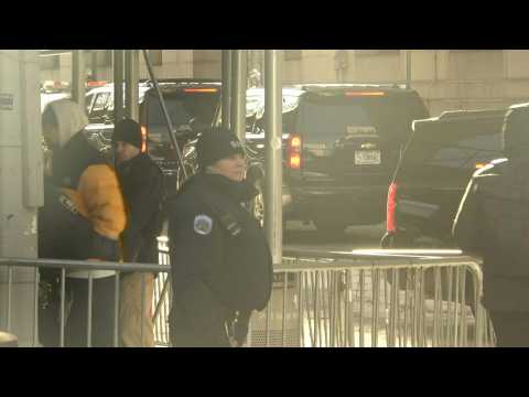 Images of what appears to be Trump's motorcade arriving at New York courthouse