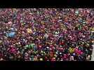 Carnaval de Dunkerque: une foule impressionnante au pied de l'hôtel de ville pour le jet de harengs