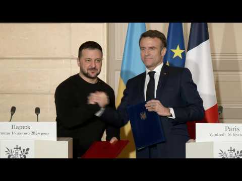 Macron and Zelensky sign Franco-Ukrainian security agreement