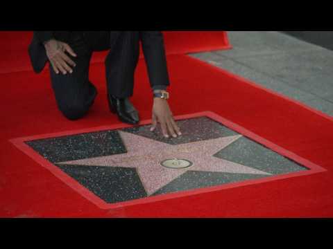 VIDEO : Lenny Kravitz obtient son toile sur Hollywood Boulevard