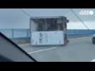 VIDÉO. Tempête Nelson : un camion se couche sur le pont de Saint-Nazaire