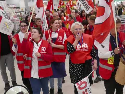 Débrayage à Auchan : les salariés de Marsac, en Dordogne, ont manifesté dans les rayons