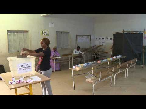 Senegalese voters cast their ballot in Dakar
