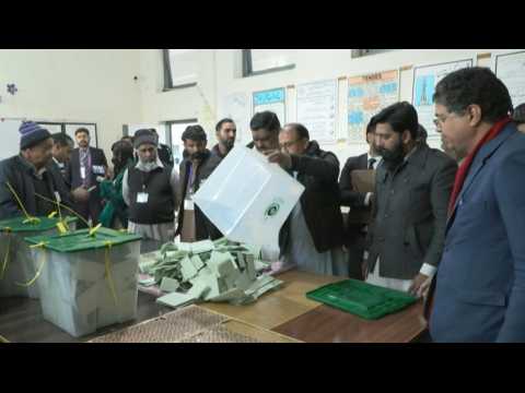 Pakistan election: polls close in Islamabad