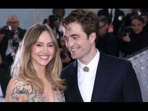 VIDEO : La compagne de Robert Pattinson, Suki Waterhouse, partage le premier clich de leur bb