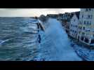 VIDÉO. Tempête Pierrick : à Saint-Malo, de puissantes vagues captées par le drone de Ouest-France