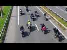 Le cortège des motards en colère s'engage sur l'A16 à Calais vers Dunkerque