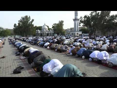 Pakistan: Eid al-Fitr prayers take place in Rawalpindi