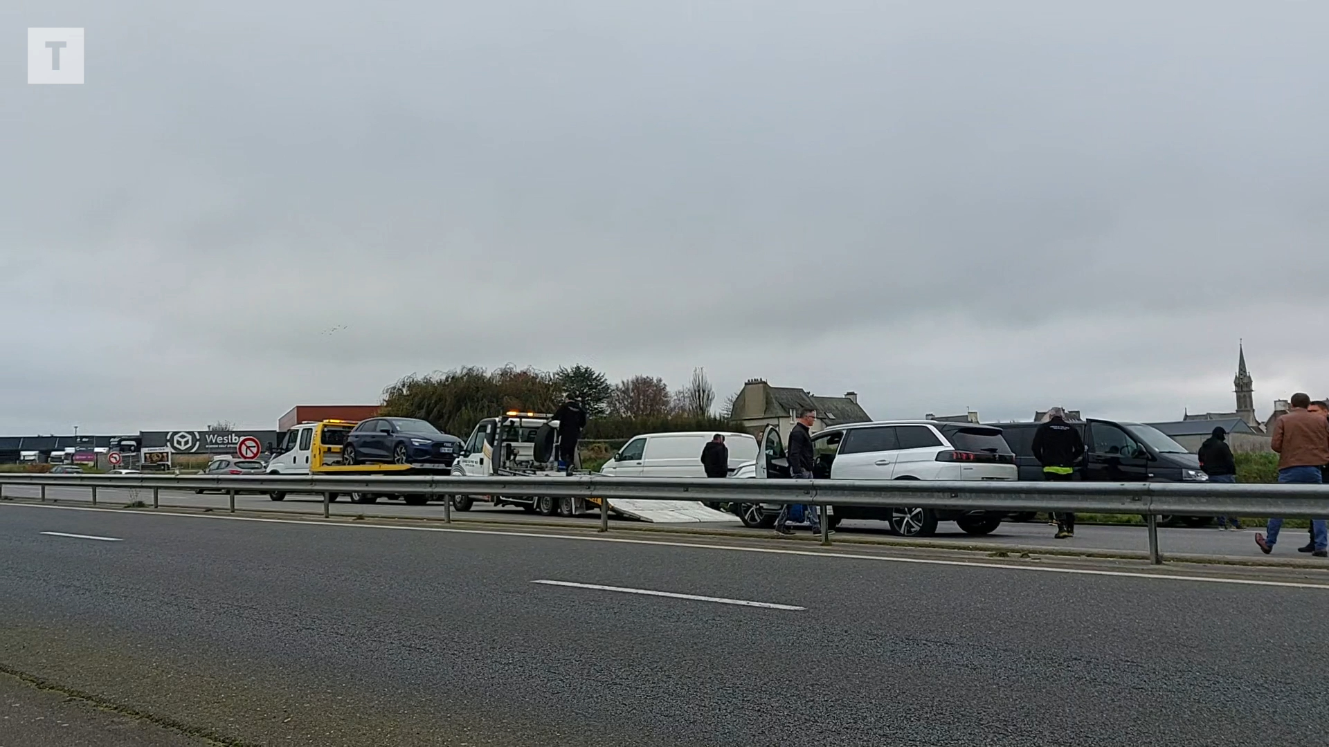 À Henvic, les forces de l'ordre tirent sur deux voitures ayant forcé un barrage au pont de la Corde [Vidéo]