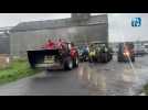 10 tracteurs et 20 agriculteurs partent de Chasseneuil direction la base logistique de Lidl à Vars