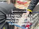 Des agriculteurs inspectent l'origine des produits dans un supermarché