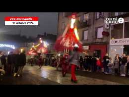 VIDÉO. La parade de Noël illumine les rues de Vire devant des milliers de personnes