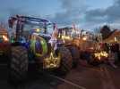 Entre Delettes et Thérouanne, les agriculteurs et leurs tracteurs illuminés défilent à quelques jours de Noël