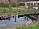 Natacha Katchanowski vit en direct la montée des eaux de la vallée de la Somme. Sa maison, à quelques mètres du canal d'assèchement de Fontaine-sur-Somme, est cernée par les eaux.