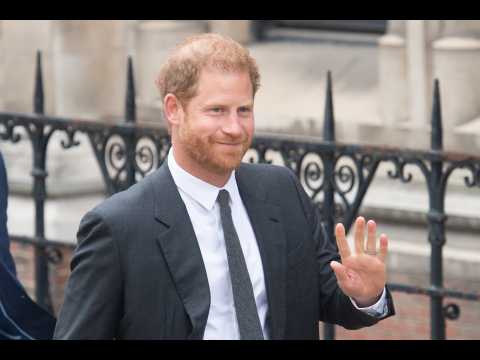 VIDEO : Le prince Harry vs les tablods