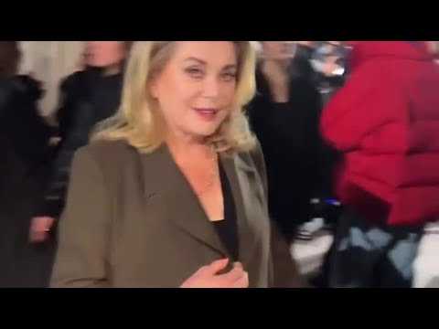 VIDEO : Catherine Deneuve tait au dfil AMI  la Fashion Week de Paris