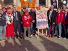 Gravelines : présentation de la saison carnaval devant la mairie