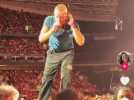 Drame évité lors d'un concert de Coldplay : le chanteur Chris Martin interrompt le show et sauve un enfant étouffé par la foule