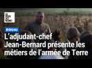 L'adjudant-chef Jean-Bernard (41e RT de Douai) présente les métiers de l'armée de Terre