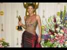 Halle Berry fait sensation en apparaissant avec sa robe mythique portée lors des Oscars 2002