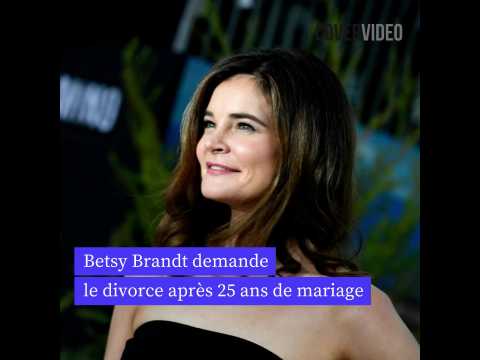 VIDEO : Betsy Brandt demande le divorce aprs 25 ans de mariage