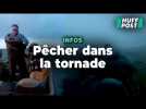 Ces pêcheurs et leur chien ont survécu par miracle à une forte tornade sur leur bateau