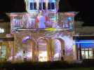 Et soudain, le père Noël est apparu sur la façade du palais des Congrès du Touquet...