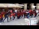 VIDÉO. FC Barcelone - Stade Brestois : la chenille des supporters brestois sur la Plaça Reial