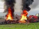 Les agriculteurs allument un feu au péage sud