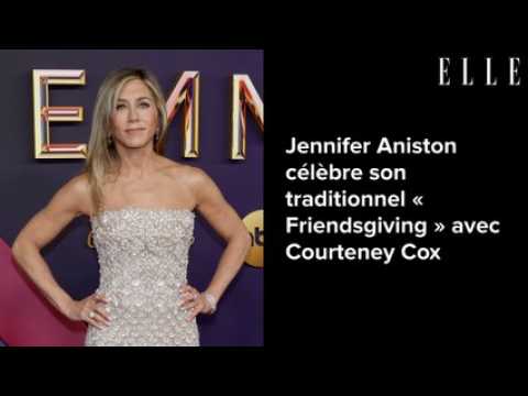 VIDEO : Jennifer Aniston clbre son traditionnel  Friendsgiving  avec Courteney Cox