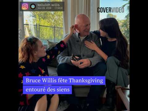 VIDEO : Les filles de Bruce Willis lui offrent un cadeau pour Thanksgiving