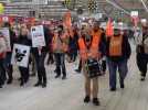 « Black Friday... des salariés » : des employés d'Auchan Grande-Synthe manifestent contre le plan social