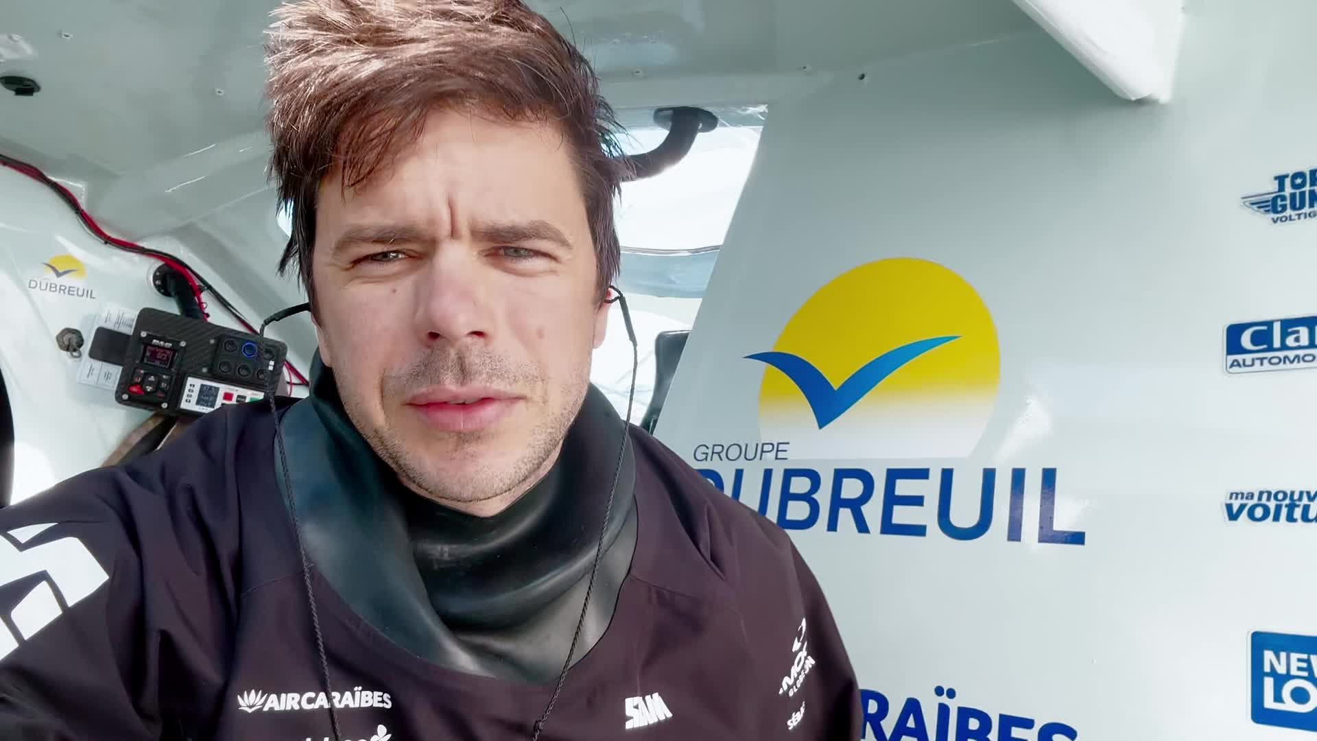 Sébastien Simon, les ailes brisées après la casse de son foil tribord : « La course n'est pas finie, je vais aller au bout »