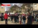 VIDÉO. L'Harmonie de Falaise donne de la voix en chansons aux habitants sur le marché