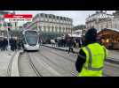 VIDÉO. Des vigiles mobilisés pour permettre au tram de se frayer un chemin dans la foule à Angers