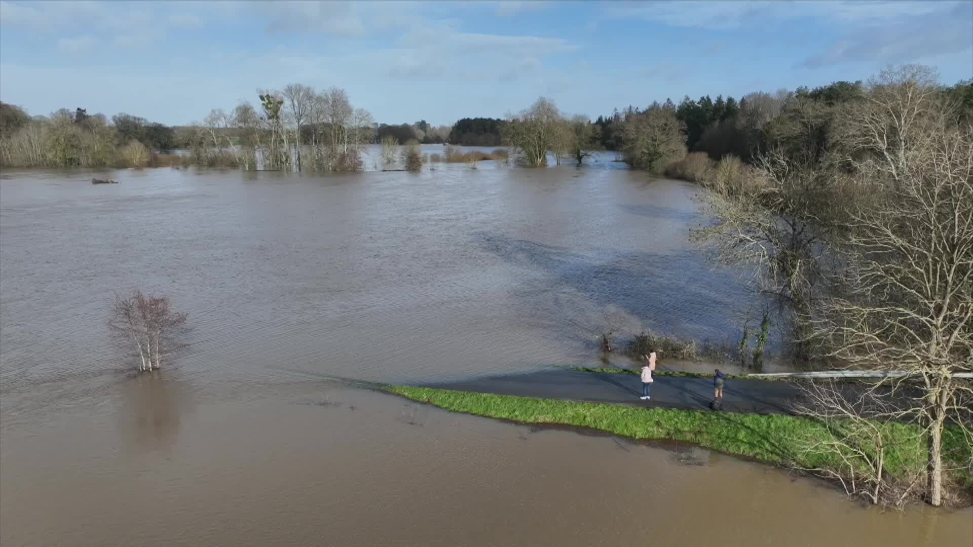 Les inondations continuent, de nouvelles communes sous l'eau, le Real Madrid est arrivé : T dans l'actu fait le tour de l'info en vidéo