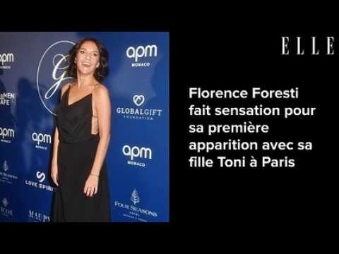 VIDEO : Florence Foresti fait sensation pour sa premire apparition avec sa fille Toni  Paris