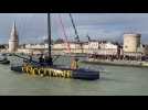 VIDÉO. Clarisse Crémer, 11e du Vendée Globe, acclamée à son arrivée au port de La Rochelle