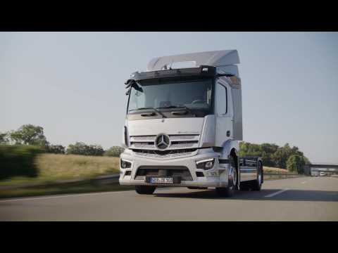 Mercedes-Benz eActros 300 tractor (without trailer) Driving Video