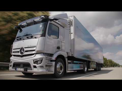 Mercedes-Benz eActros 300 tractor (with trailer) Driving Video